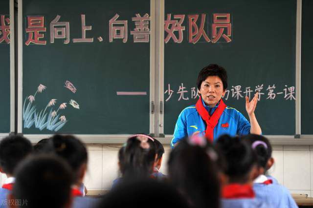 据《体育图片报》主编法尔克报道，利物浦仍在关注霍芬海姆前锋马克西米利安-贝尔，球员解约金条款为3250万欧元。